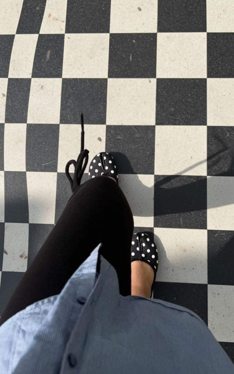 The Split-Toe Silhouette  🖤🤍