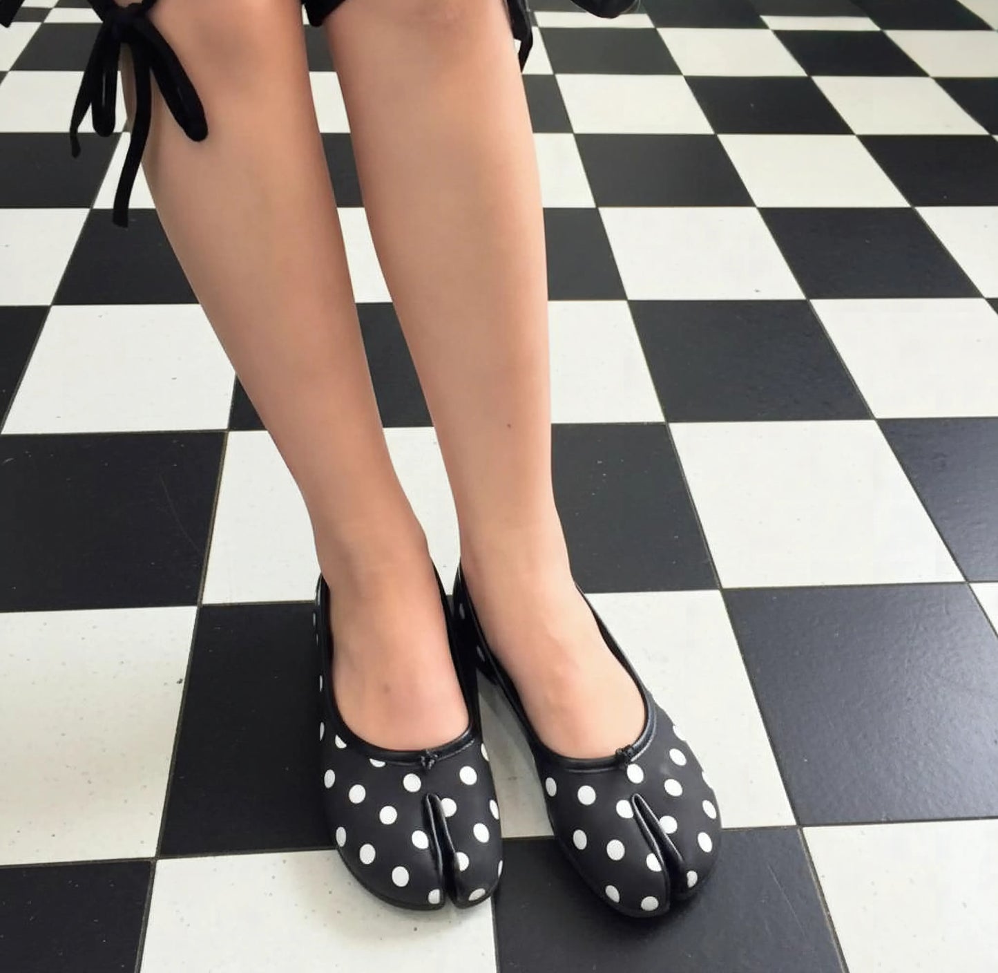Tabis Polka Dots Split-Toe Ballet 🖤🤍